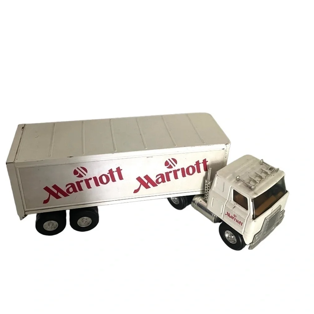 MARRIOTT TRACTOR TRAILER 1/25 SCALE, TRACTOR 1960 ERA INTERNATIONAL